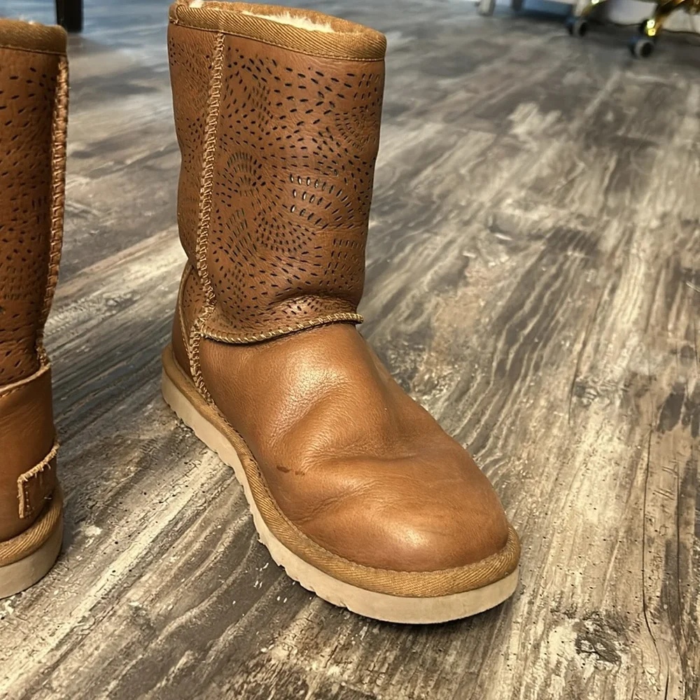 Uggs - Picture 3 of 6